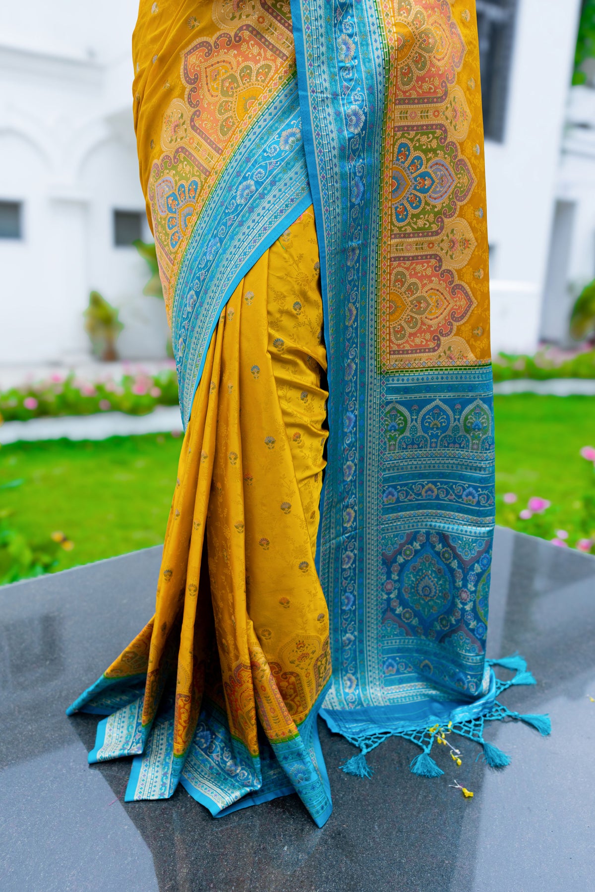 Mukutve Satin Noorani