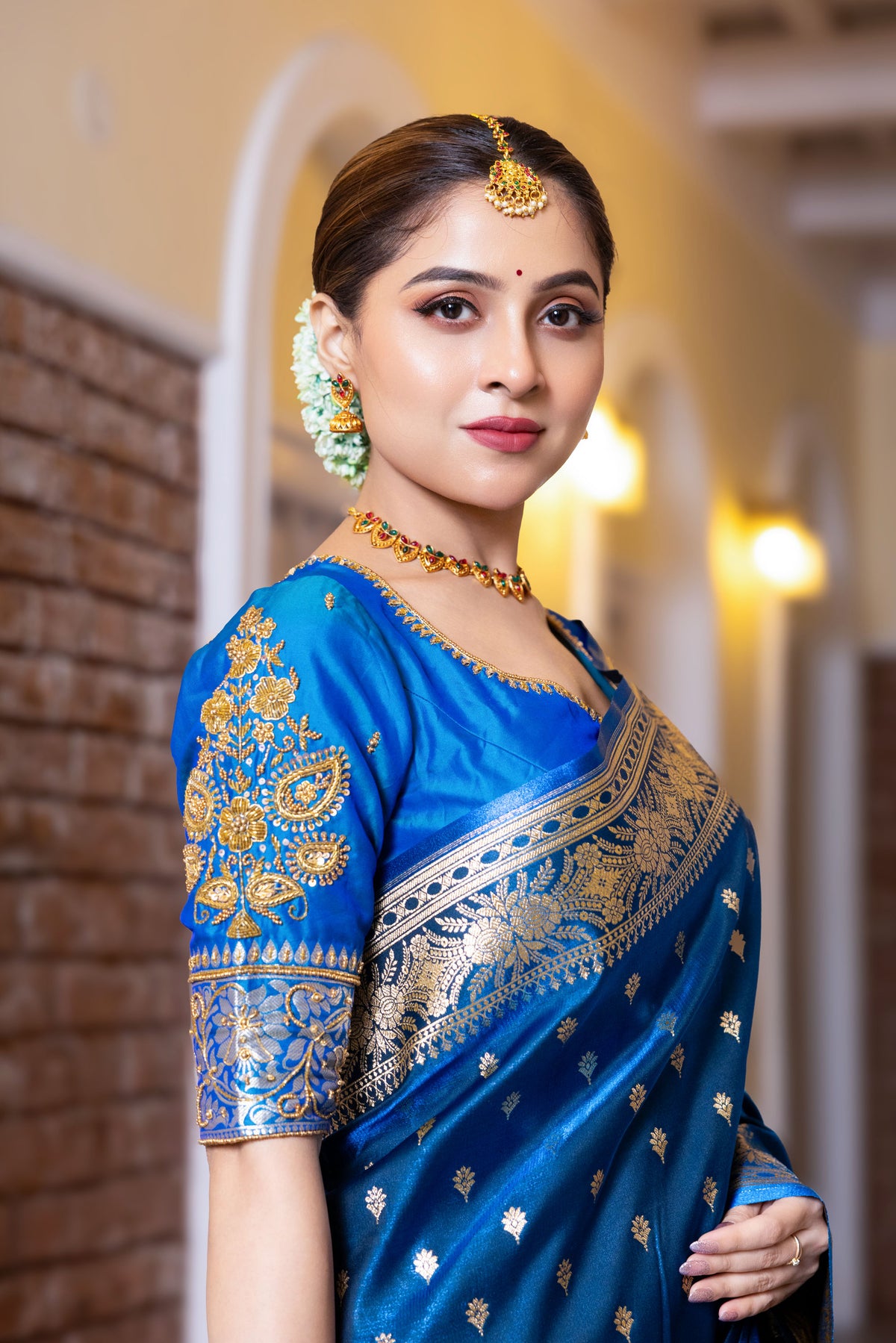 Mukutve Mashru Alankara