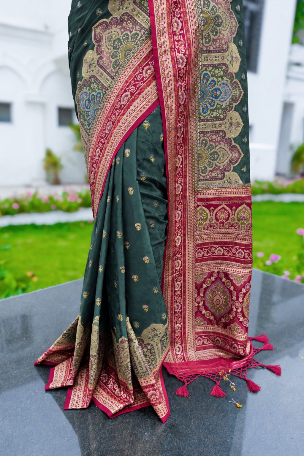 Mukutve Satin Noorani