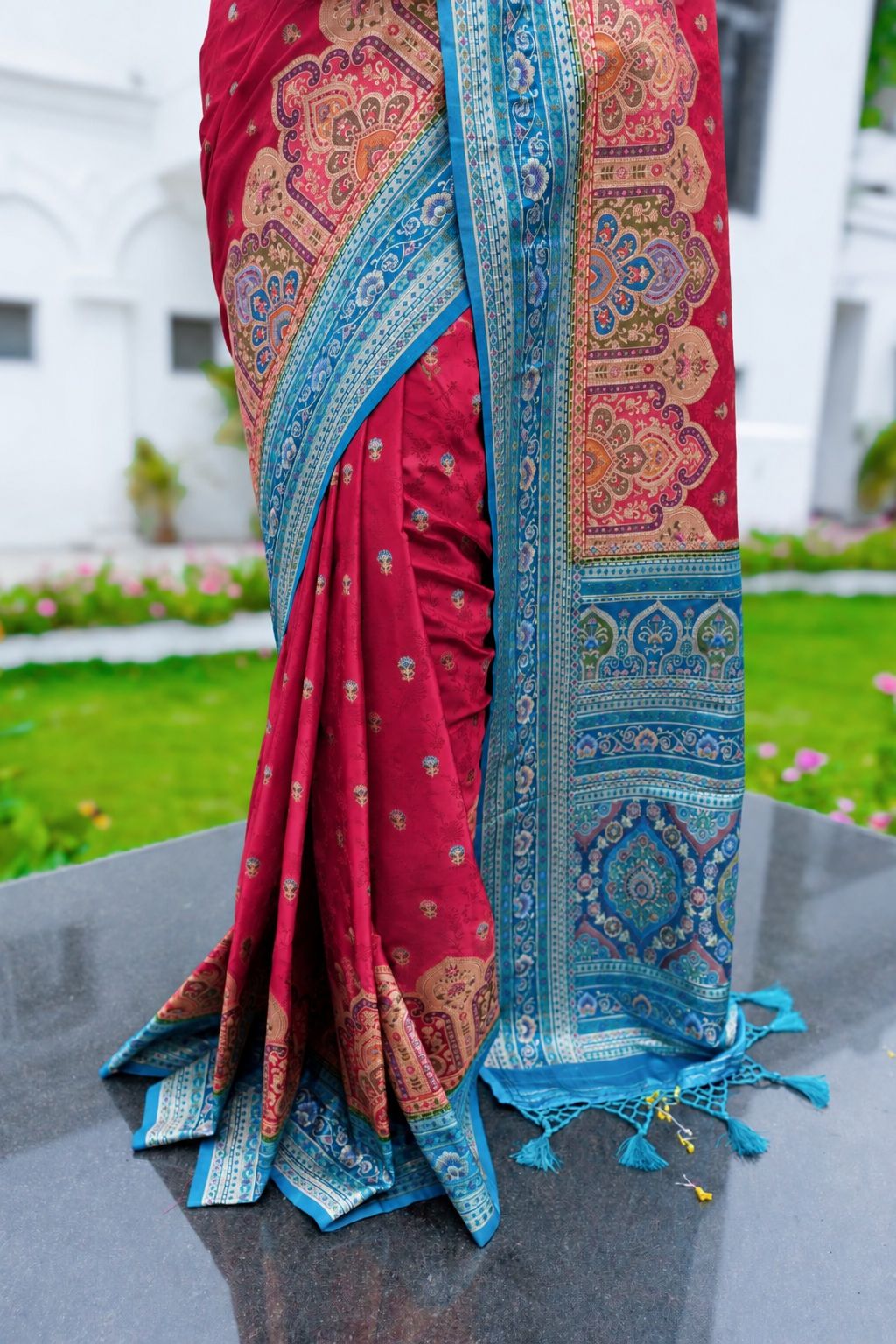 Mukutve Satin Noorani
